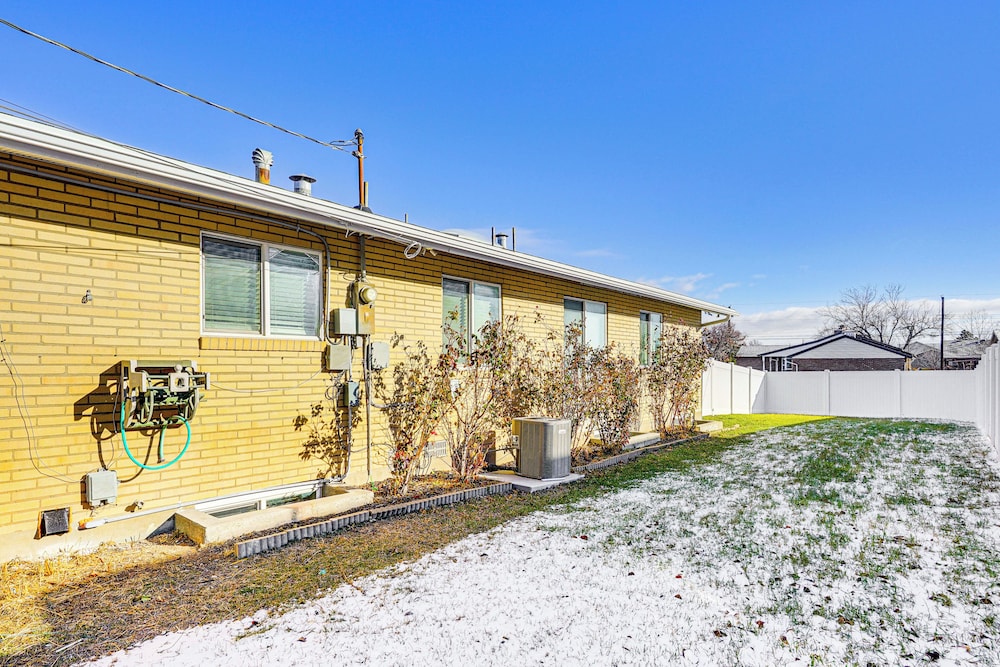 3 Mi to Valley Fair Mall: Salt Lake City Apt!