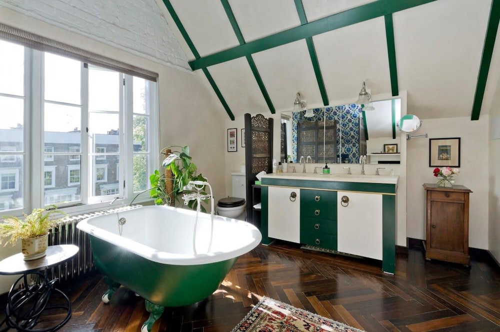 Stylish 5 Bed House in St John s Wood Maida Vale