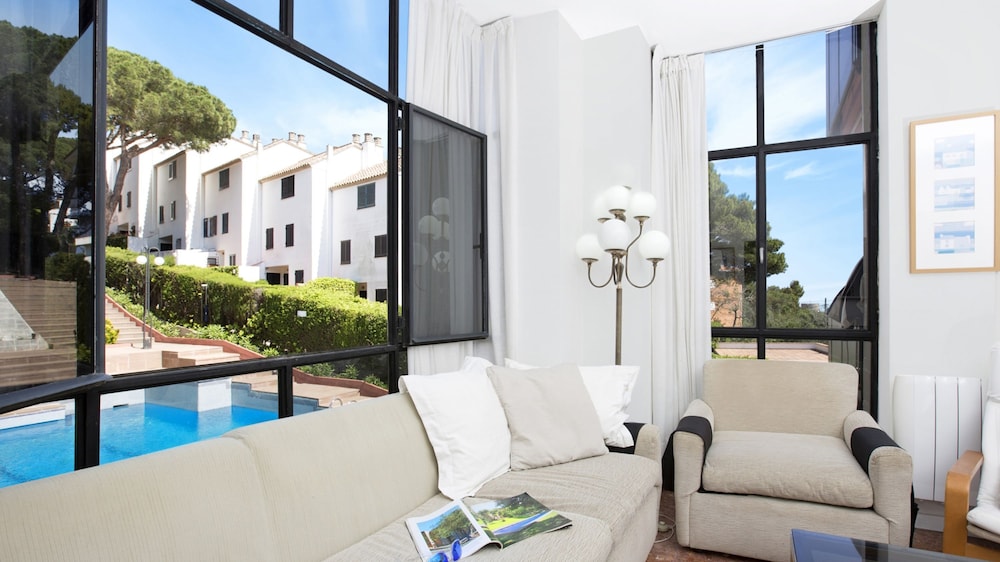 Pineda in Llafranc With 4 Bedrooms and 2 Bathrooms