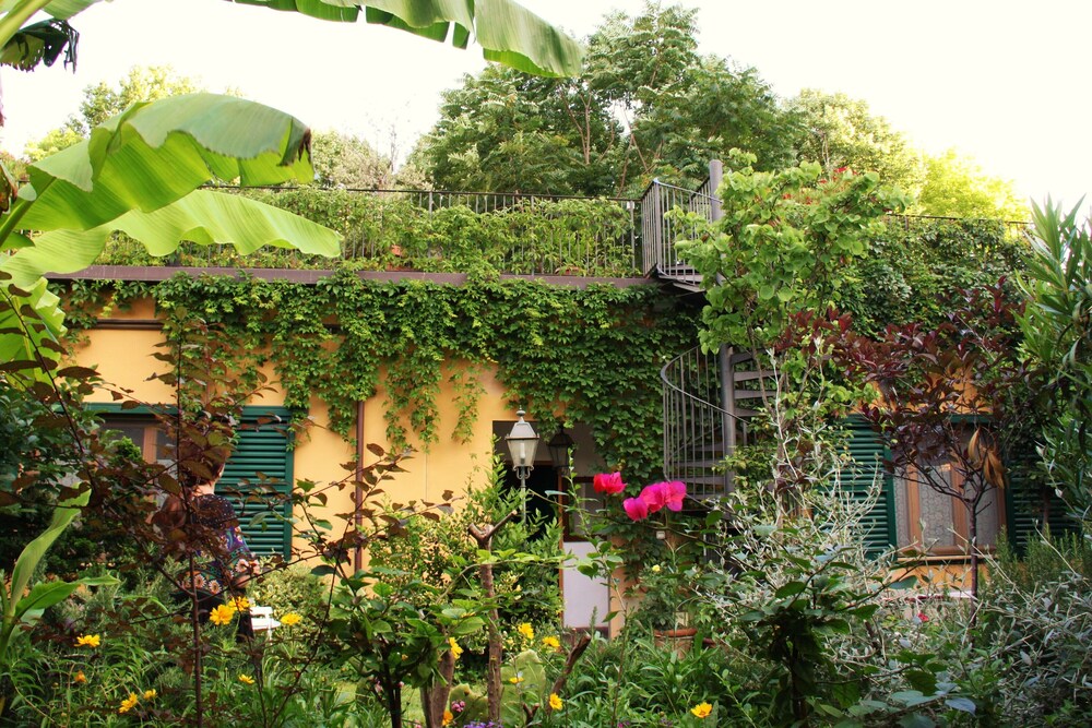 Incenso Fine Studio in quiet Residence with Garden and Rooftop en Florence