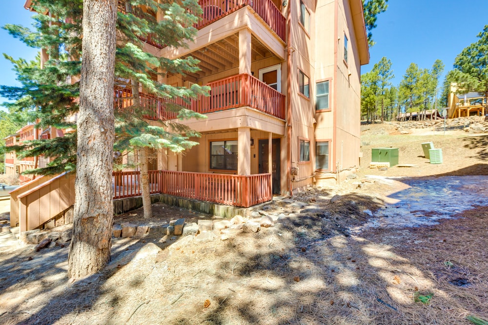 Cozy Angel Fire Condo - Walk to Ski Resort! view 3