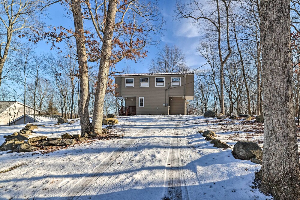 Chuck's Nest: East Stroudsburg Home With Fire Pit! view 2