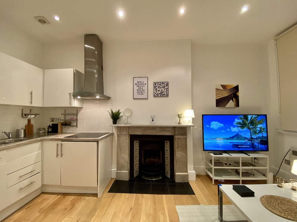 London Oasis - 2 Bedroom Apartment