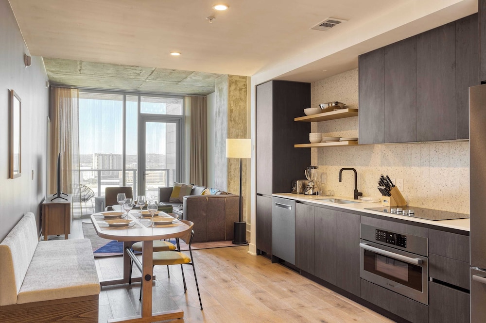 New Austin High Rise w/ Luxe Amenities Rooftop Pool, Gym, Yoga Studio & More!