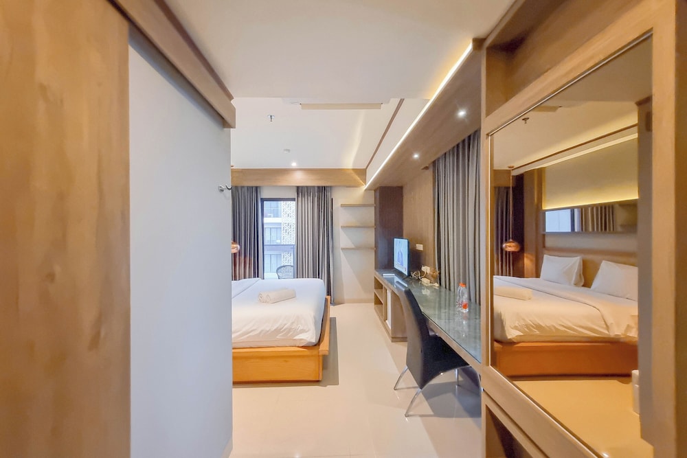 Warm And Minimalist Studio Apartment At Patraland Amarta