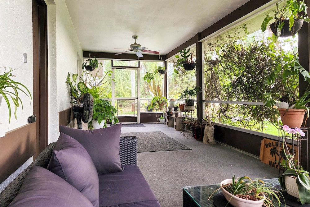 Updated Fort Myers Escape w/ Screened Lanai!