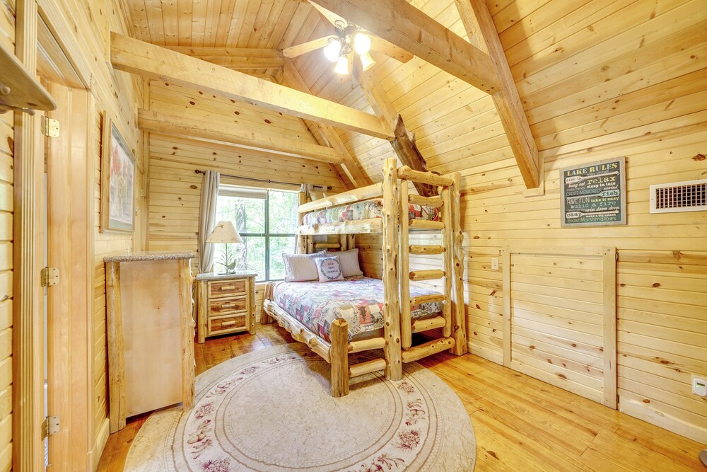 3 Mi to State Park & Lake: Broken Bow Cabin!