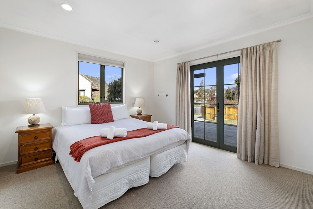 Coryan Cottage view 3
