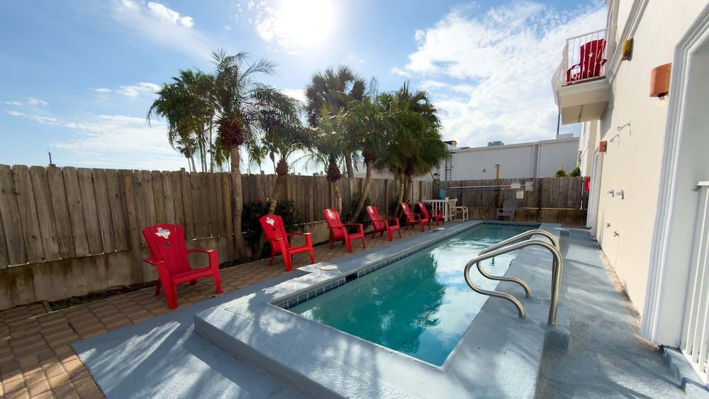 Pool 1st Floor 75 Yards To Beach Value 2 Bedroom Apts