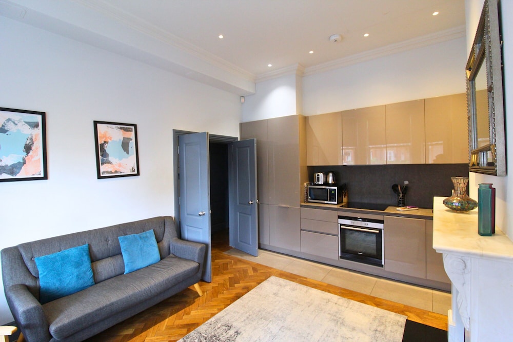 Barons Court Apartments by Viridian Apartments