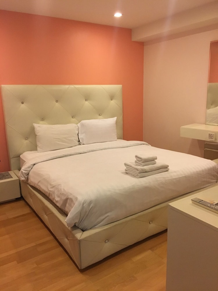 Hua Hin Beach Rocco Condo by THR