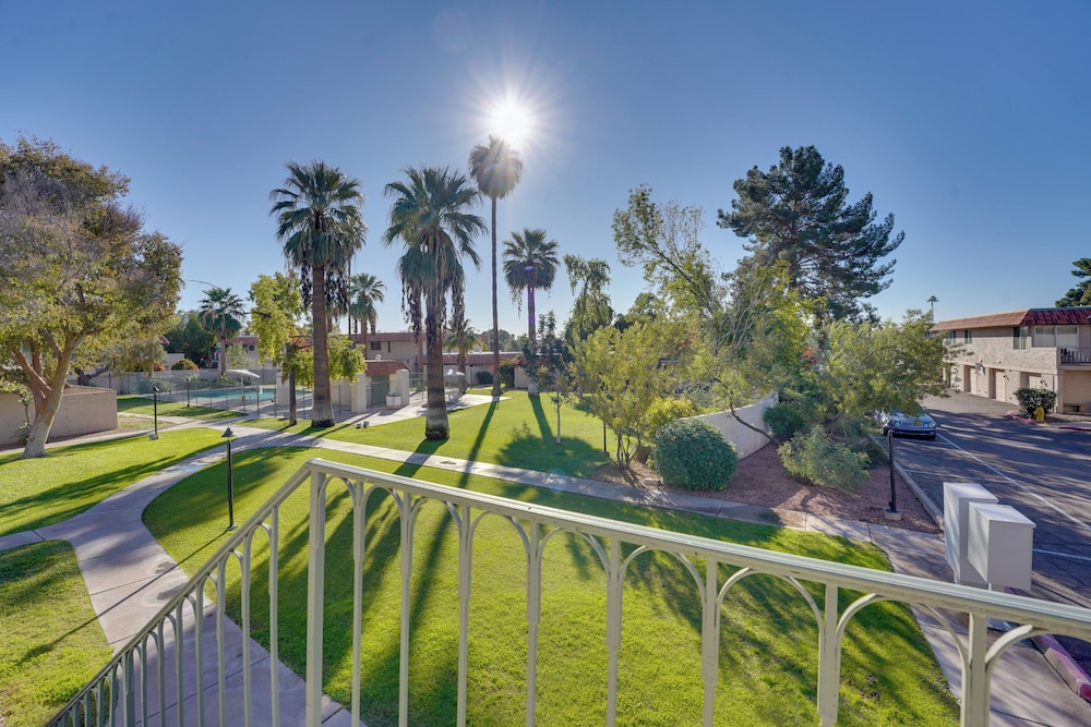 9 Mi to Downtown Tempe: Condo w/ Pool Access