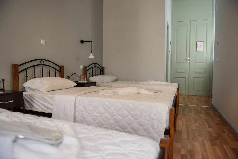 Athinas Street Inn