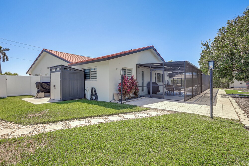 Outdoor Oasis: Marco Island Home Near Beaches