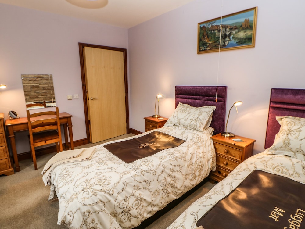 Holly Lodge