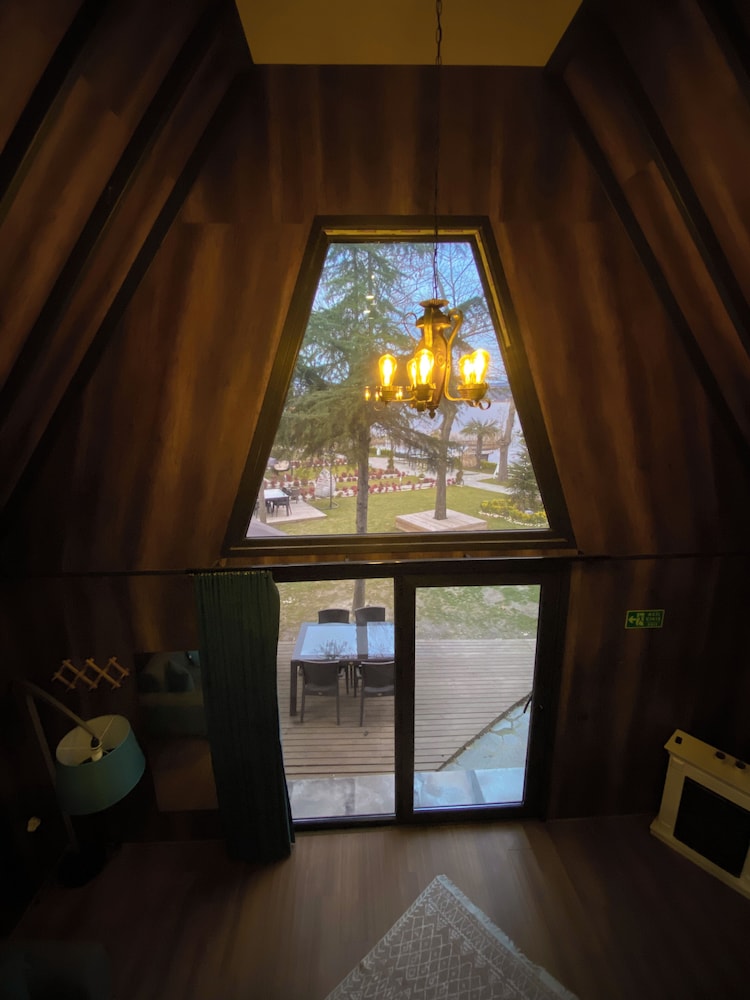 SAPANCA KIYI BUNGALOV