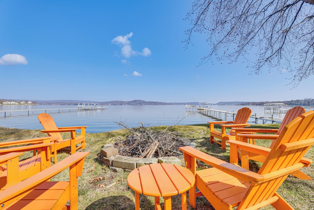 Lake Wisconsin Retreat w/ Dock: Great for Groups!