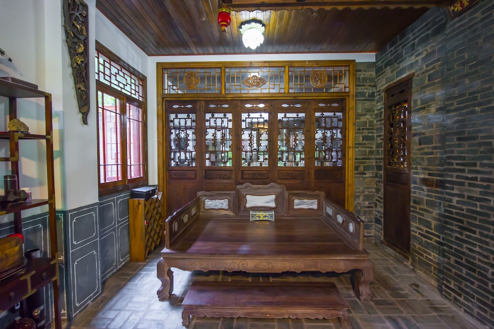 Yangshuo Scenic Mountain Retreat