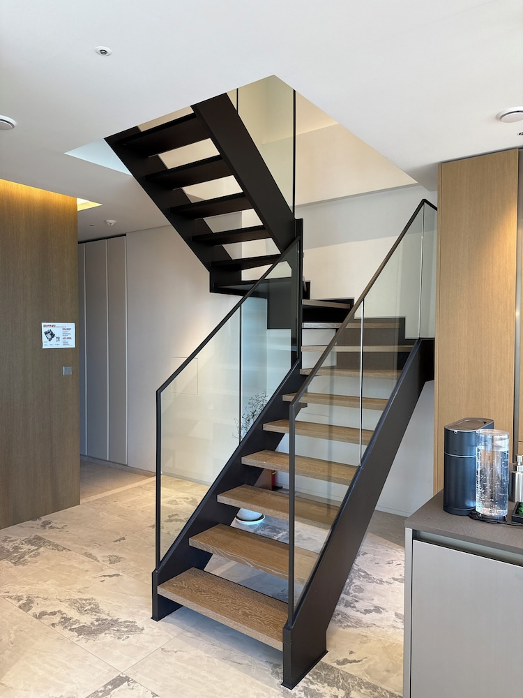 Caelum Black Gangnam Luxury Apt