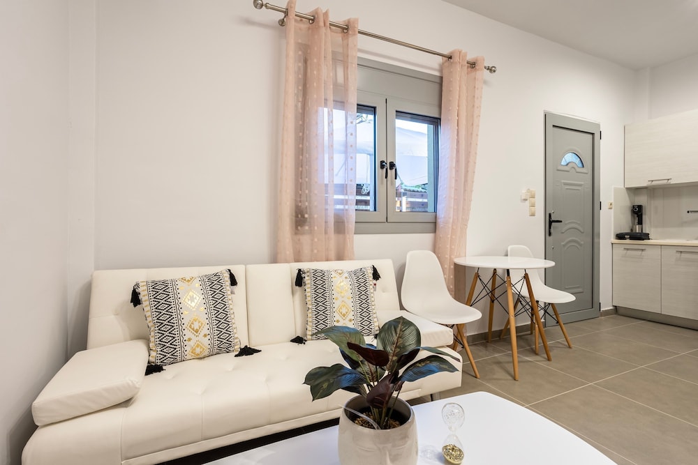 Filiatra Welcoming Hideaway - A Cozy Urban Escape