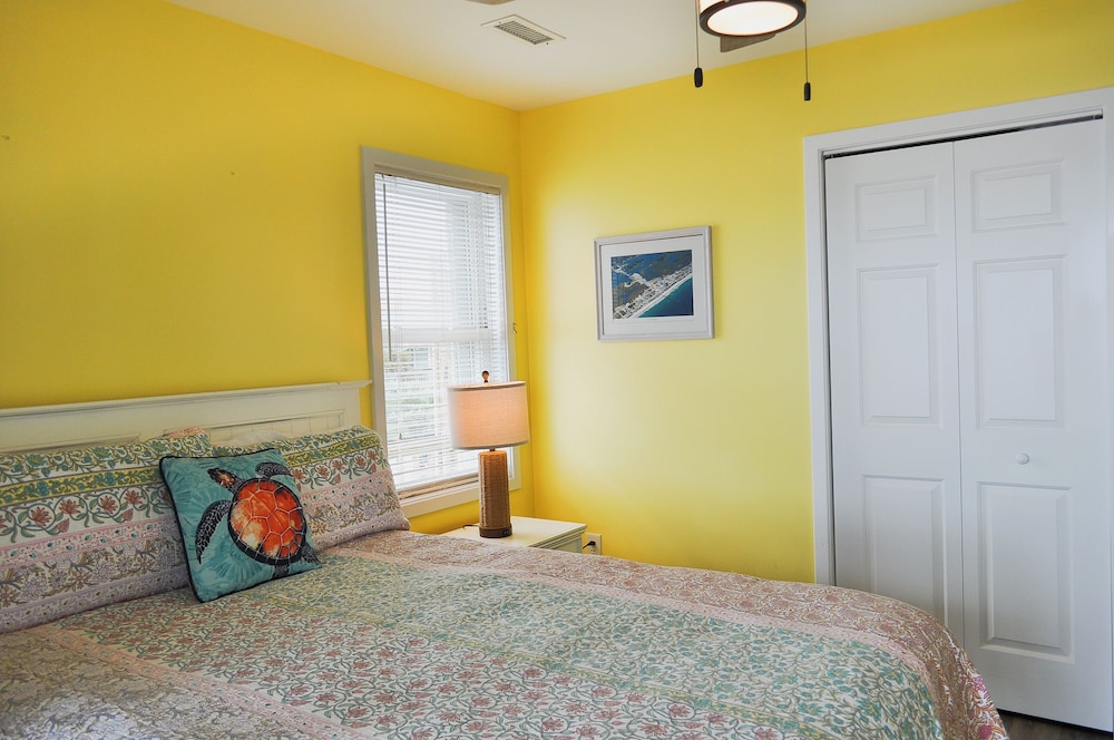 Sunflower Beach House by Topsail Realty