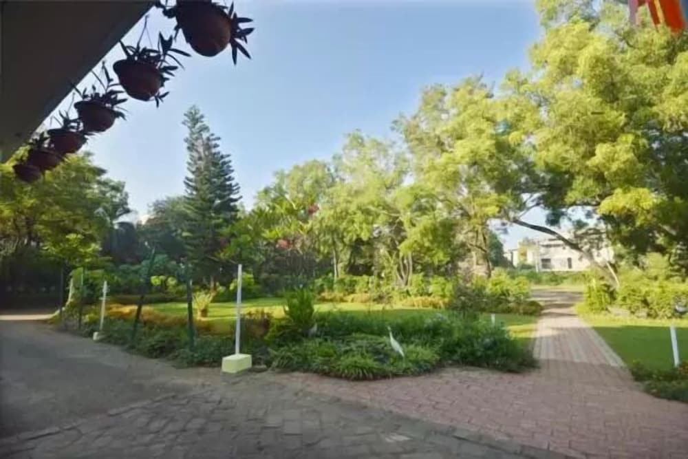 The Pavillion Hotel