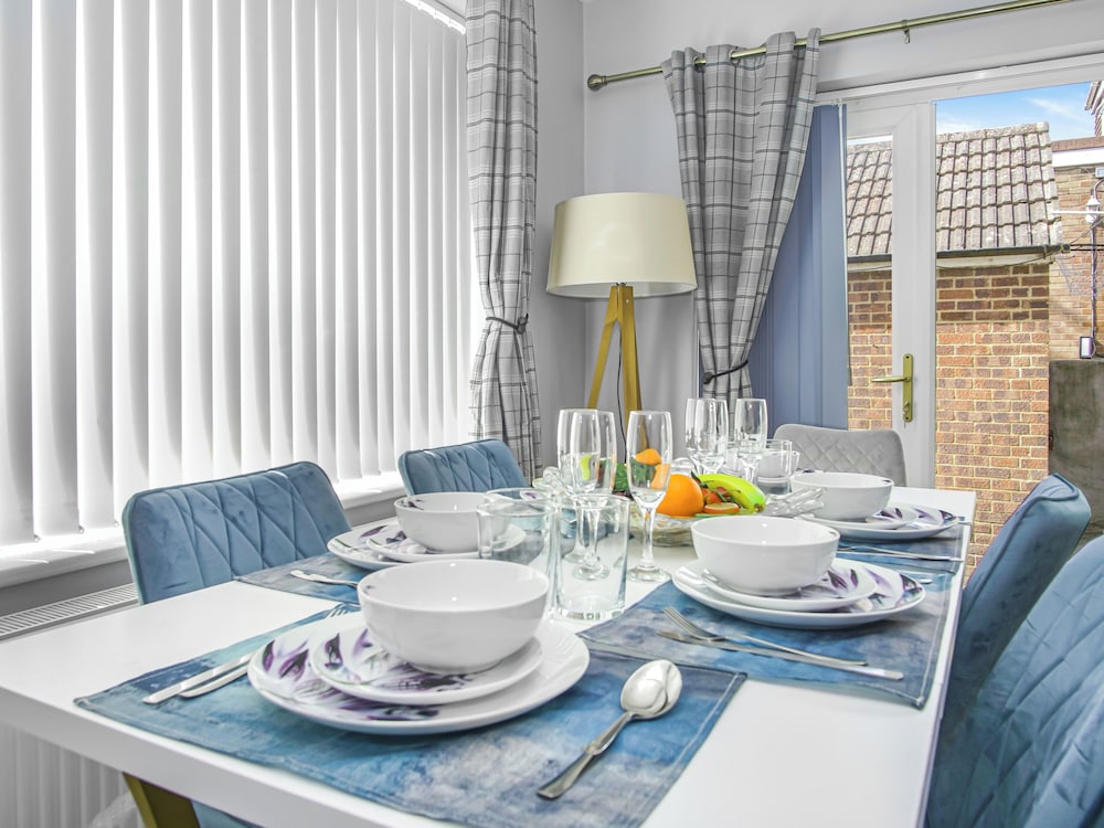 Cozy Riverside Retreat in Snodland