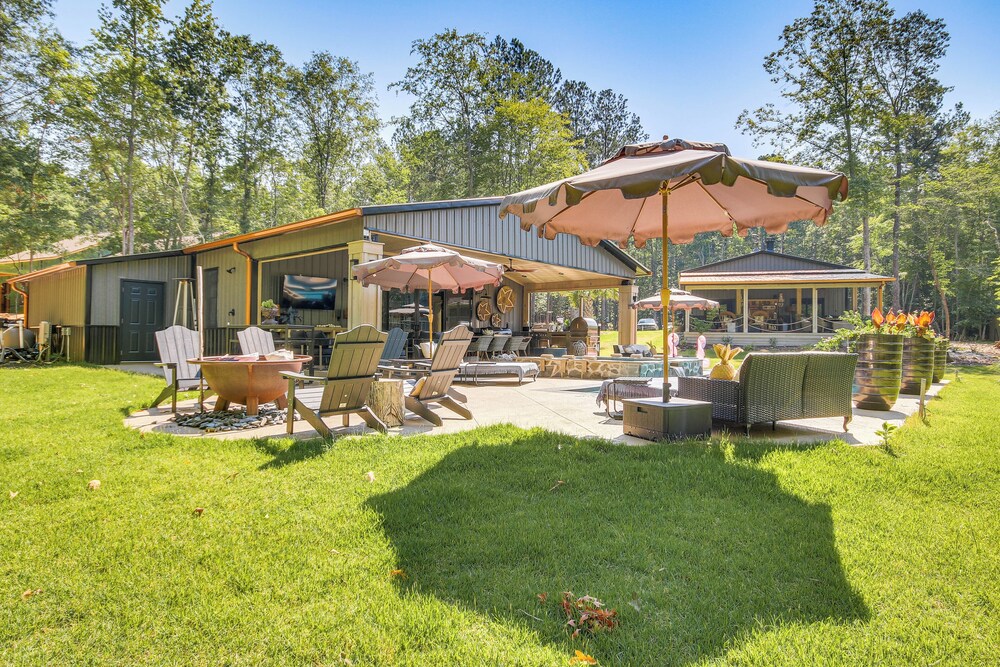 Lake Murray Studio w/ Pool & Hot Tub in Prosperity