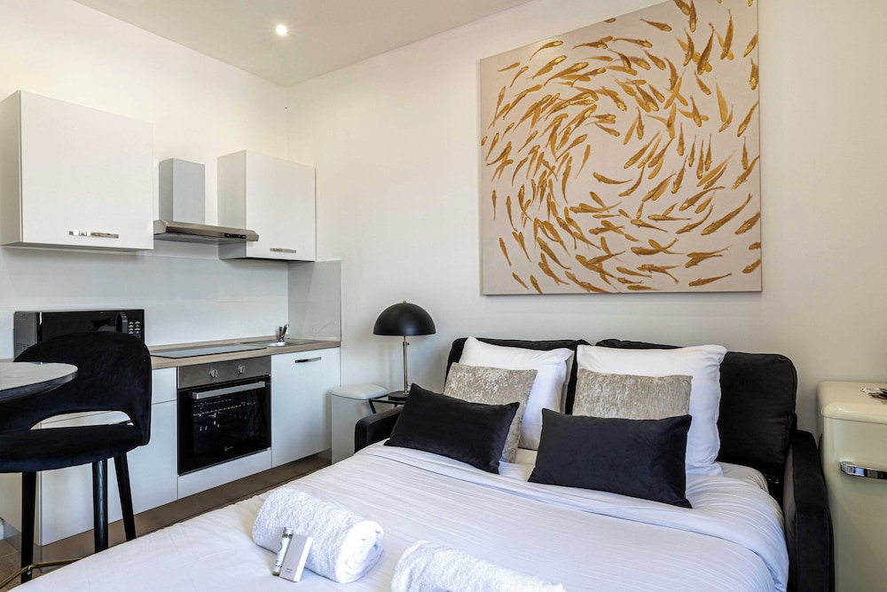 Gorgeous Studio for 2 Persons view 2