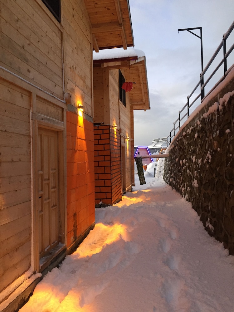 parla dağ evi