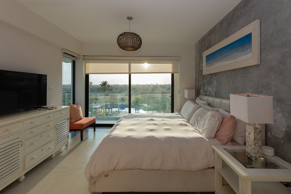 The Penthouse by Acomodo