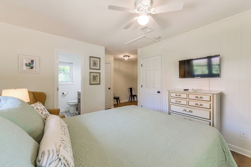 Walk to Dtwn Pine Mountain! 'evergreen Cottage'