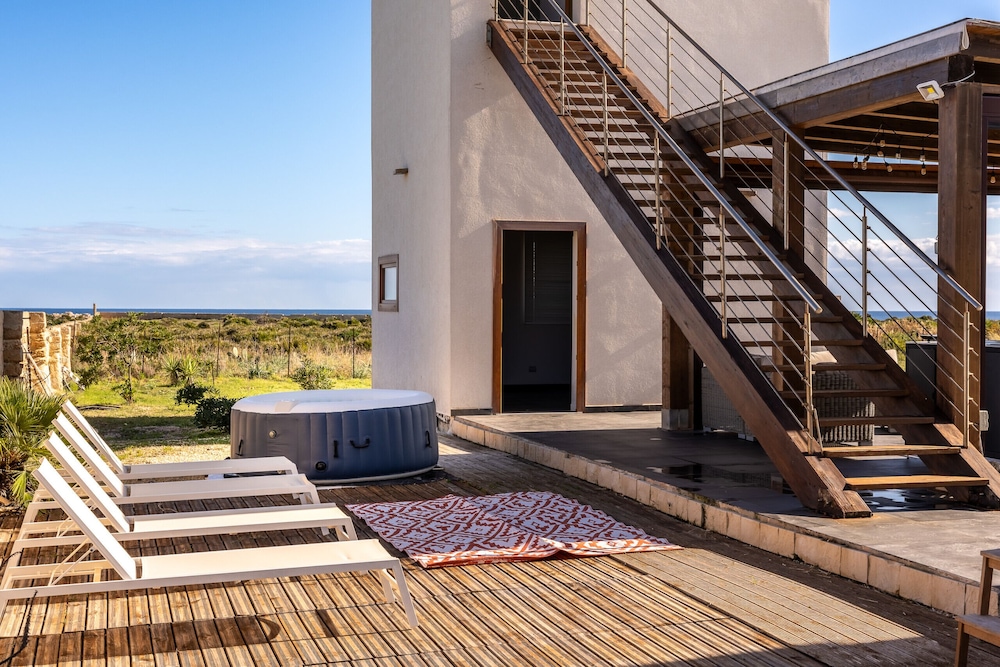 Casa Faro del Plemmiro con Jacuzzi photo 4