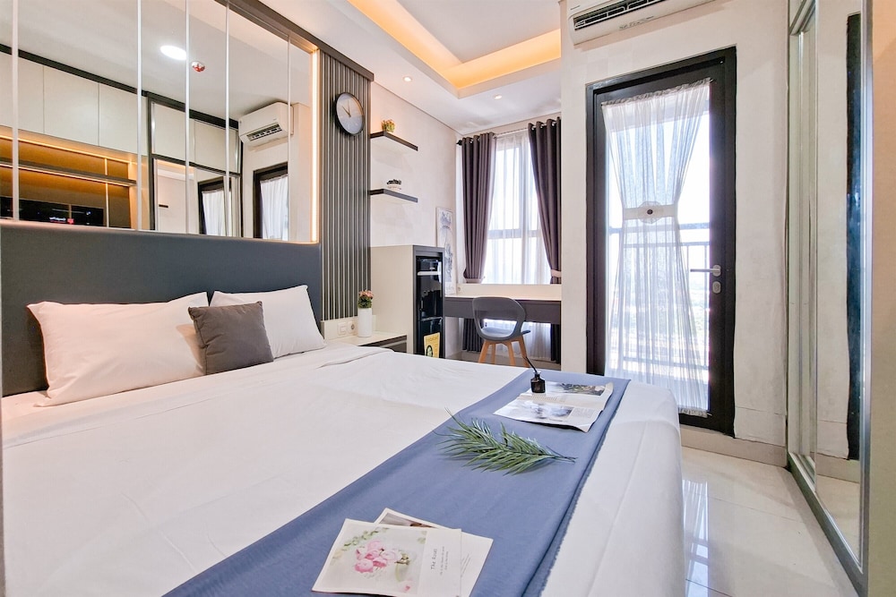 Modern Monochromatic Studio At Transpark Bintaro Apartment