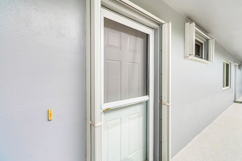 Pool & Beach Access: Vero Beach Condo!