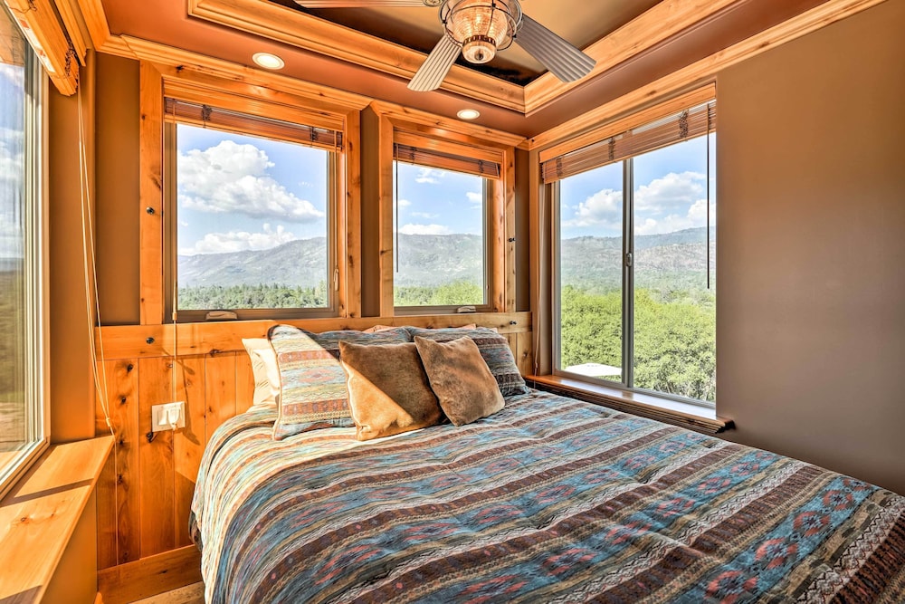 28 Mi to Yosemite: Lovely Mtn Cottage w/ Deck! view 3