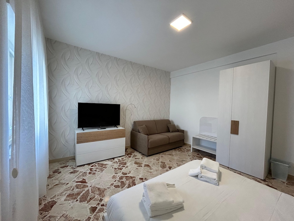 My50s in Monopoli With 4 Bedrooms and 2 Bathrooms