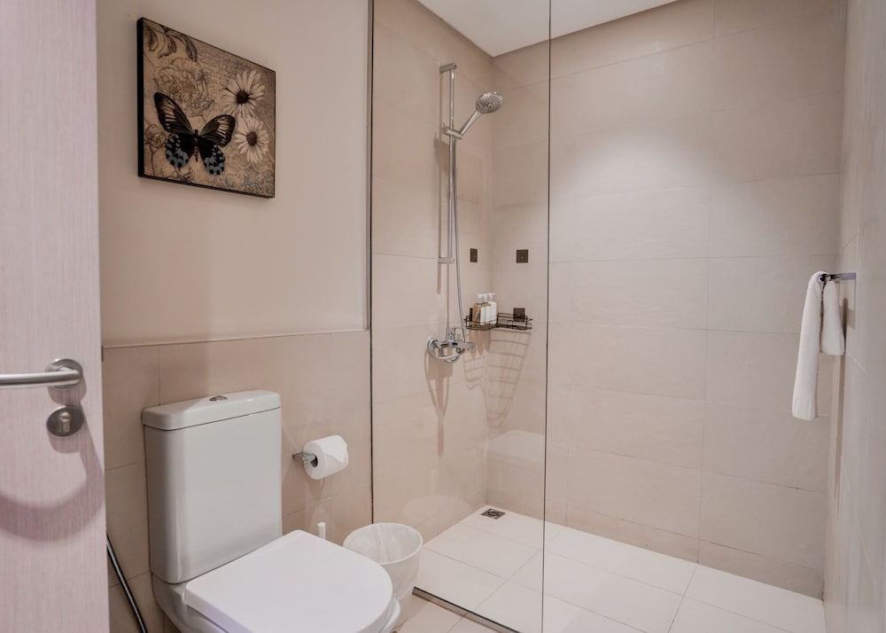 Modern Yas Island Escape w Peaceful Canal Views