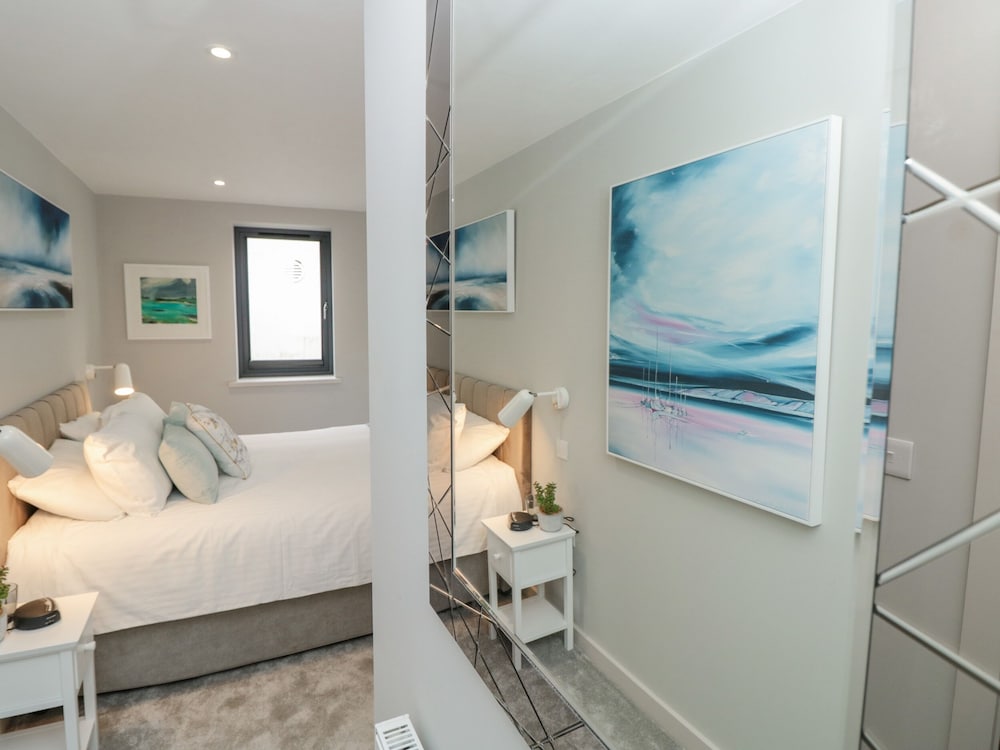 1 De Courcey House