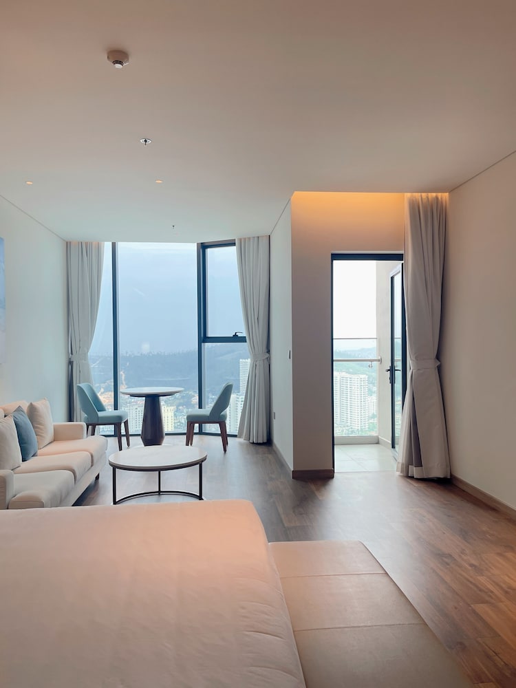 Sea view Àlacarte Ha Long Bay Apartment