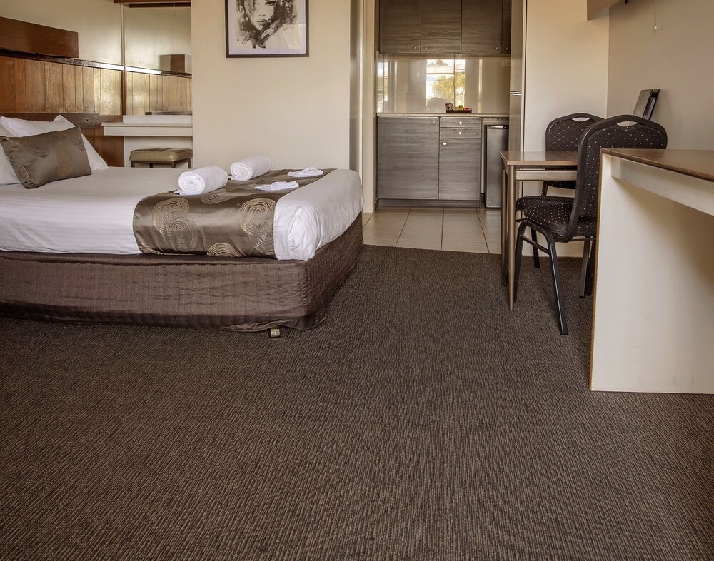 Hi Way Eight Motor Inn