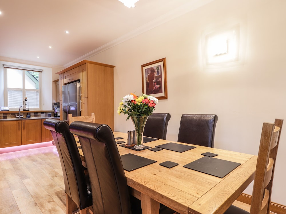 1 The Coach House