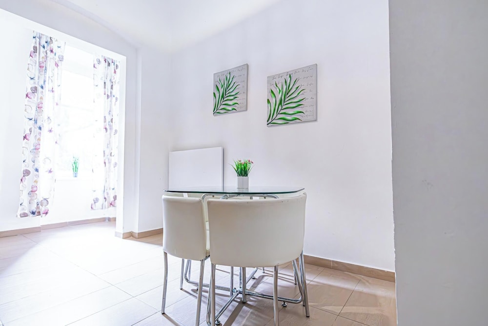 Affordable Stay Near Wiener Stadthalle