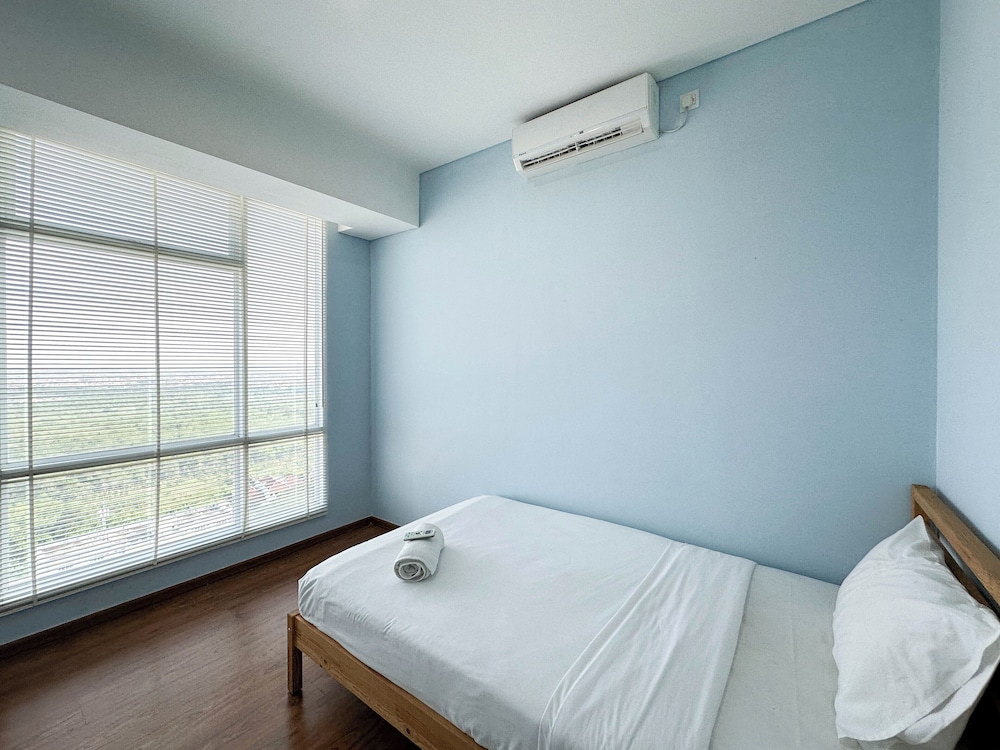 Spacious And Cozy 3Br At Grand Sungkono Lagoon Apartment