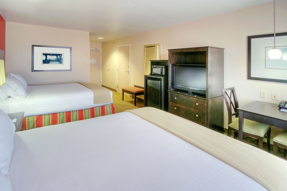 Tucumcari Vacations - Holiday Inn Express  Suites Tucumcari, an IHG Hotel - Property Image 3