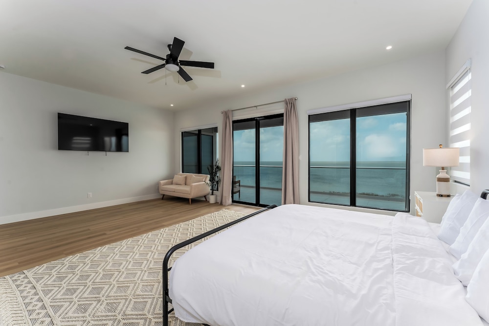 Spacious Bay