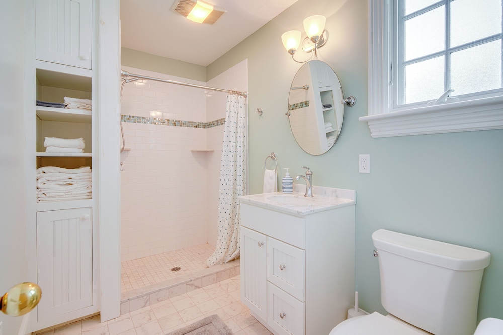 Walk to Beach: Cape May Home w/ Screened Patio!