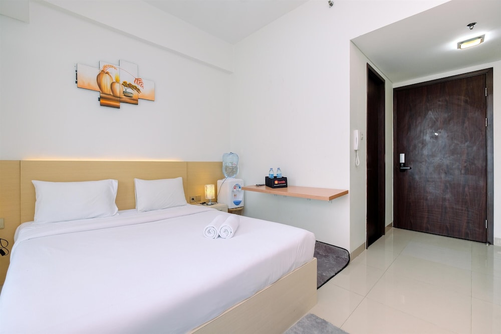 Cozy Stay Studio At Lrt City Bekasi Apartment