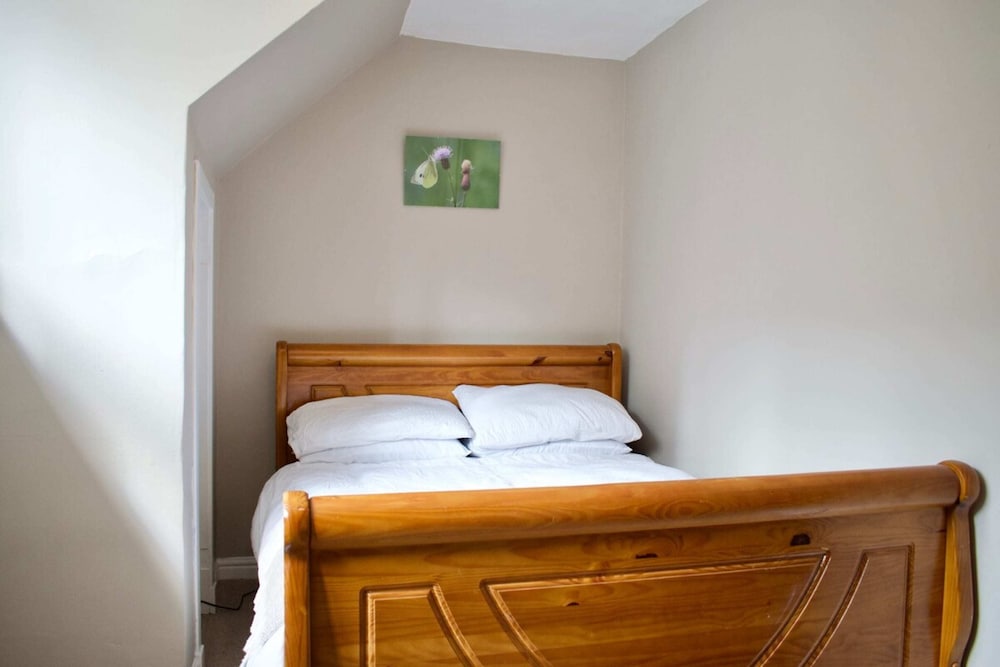 Modern and Charming 2 Bedroom Old Town Apartment