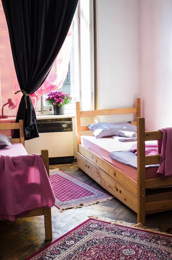 Opera Rooms&Hostel